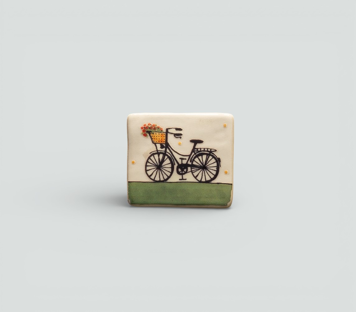 Kerámia hűtőmágnes 5 cm - női bicikli