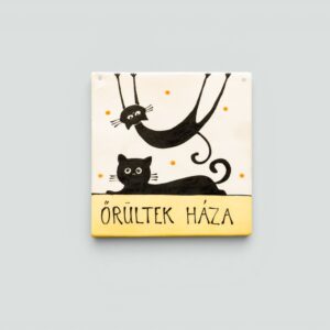Kerámia ajtótábla fekete macska – Őrültek Háza